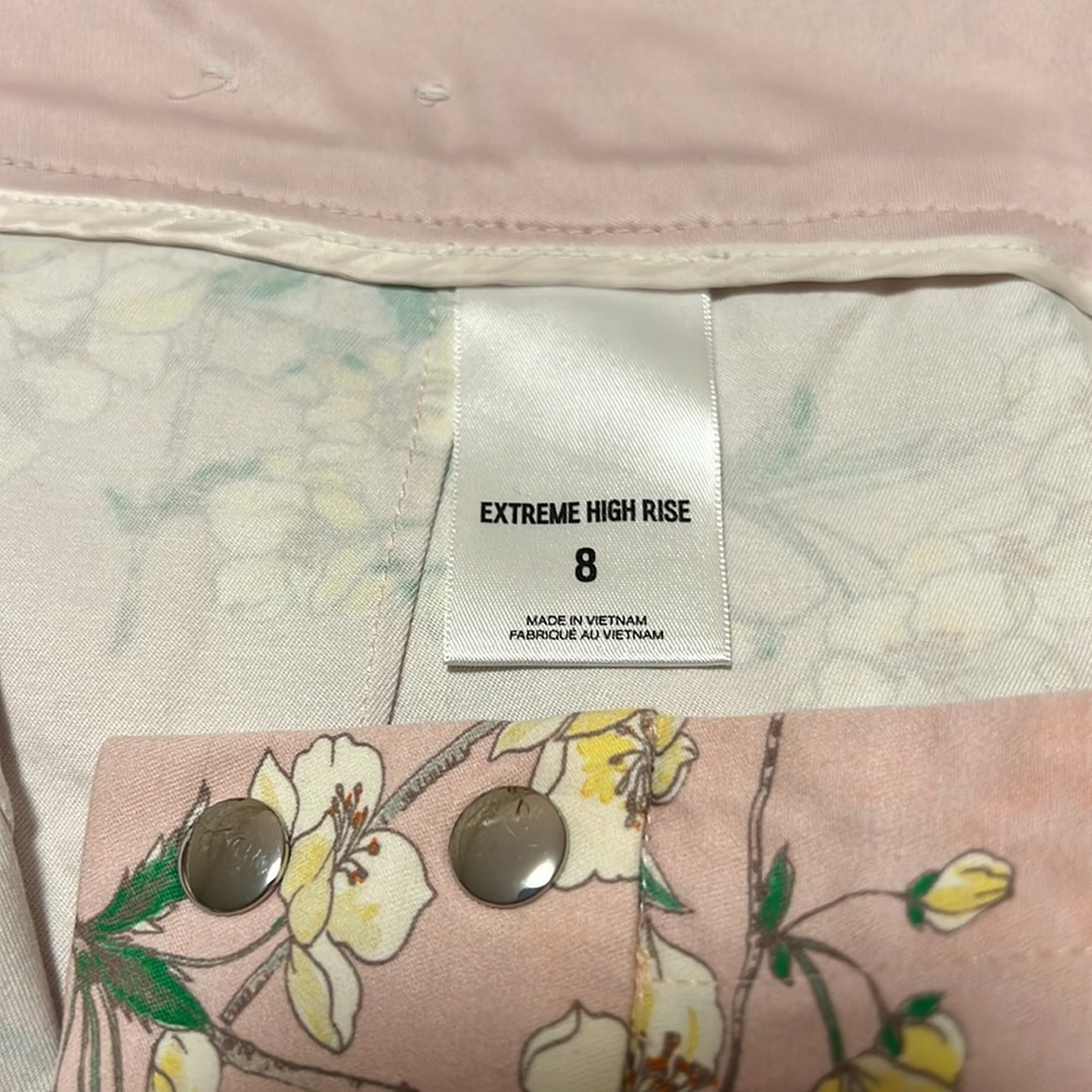 Express Extreme High Rise Pink Floral Ruffle Short - Size 8 - Picture 4 of 4